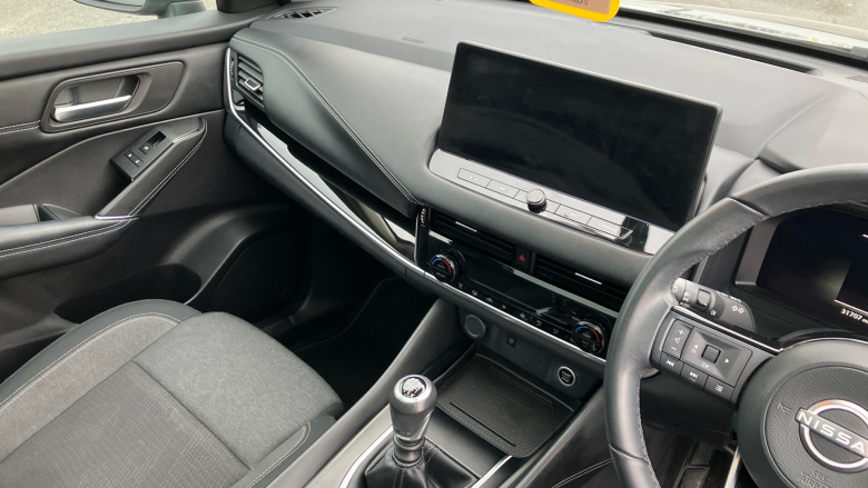 Nissan Qashqai 1.3 DiG-T MH N-Connecta 5dr Petrol Hatchback